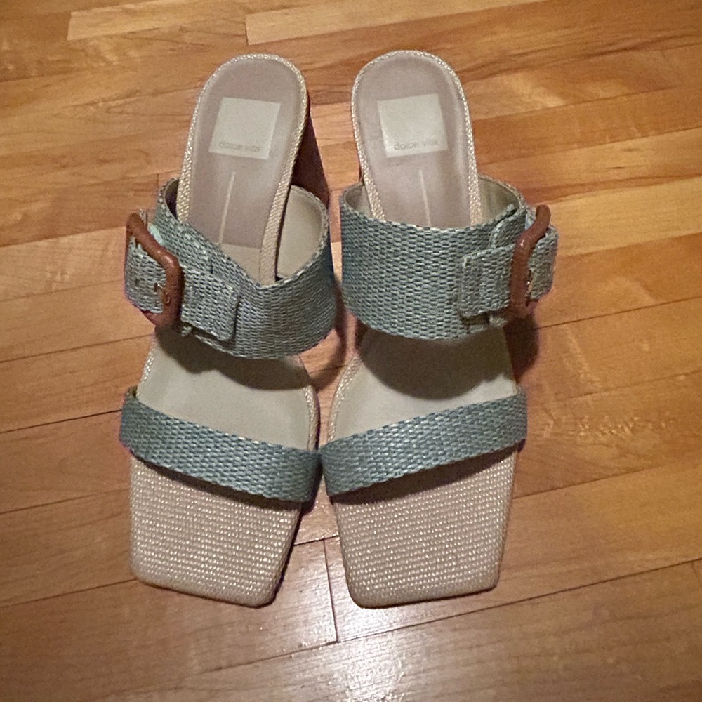 NWOT Dolce Vita sandals